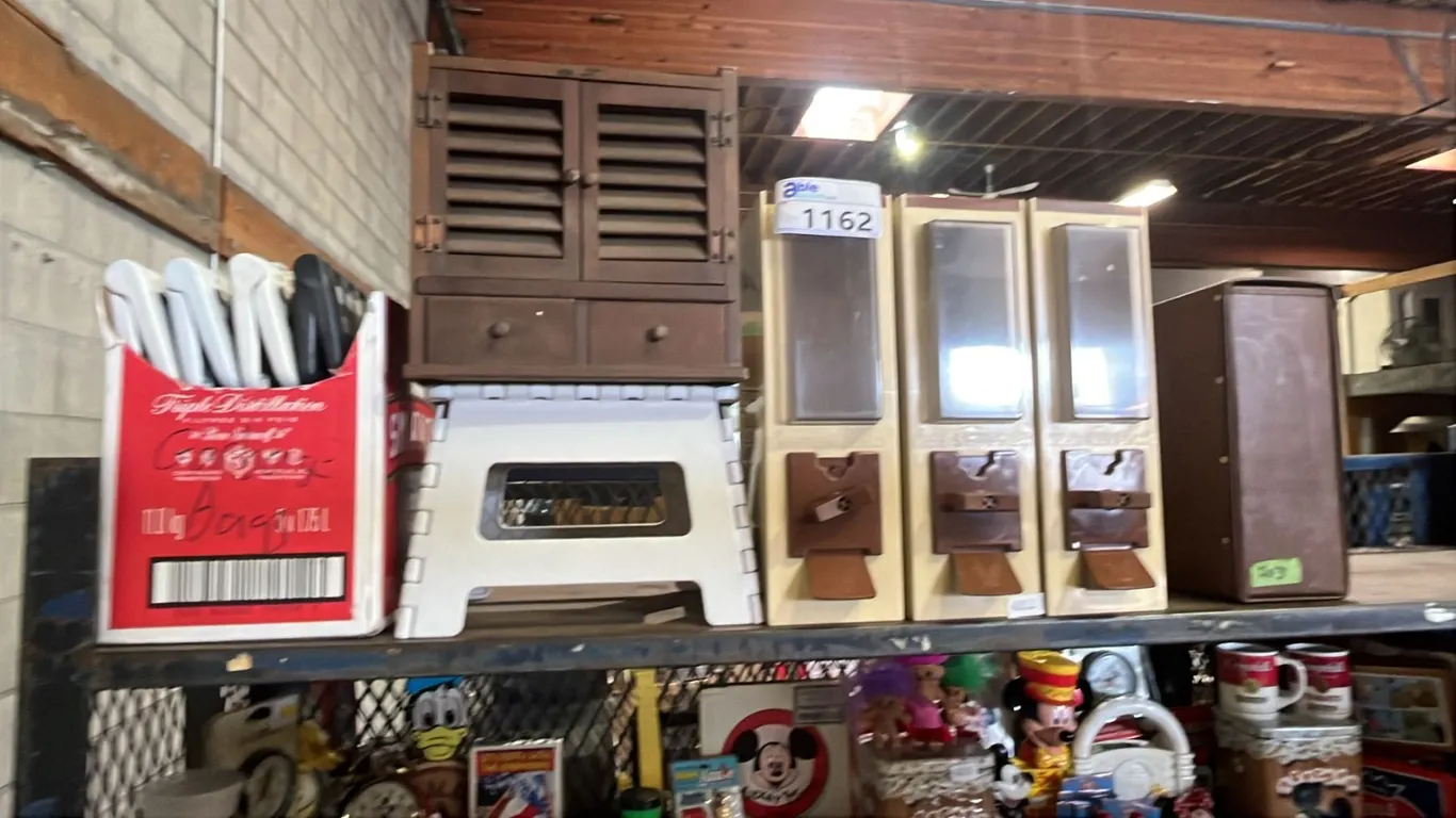 SHELF OF ASSORTED ITEMS INCLUDING CANDY MACHINE, VINYL RECORD EMPTY CASE, SMALL STOOLS AND MORE
