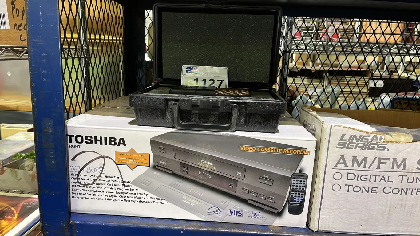 TOSHIBA W-40 VIDEO CASSETTE RECORDER WITH REMOTE AND VINTAGE CAD MICROPHONE