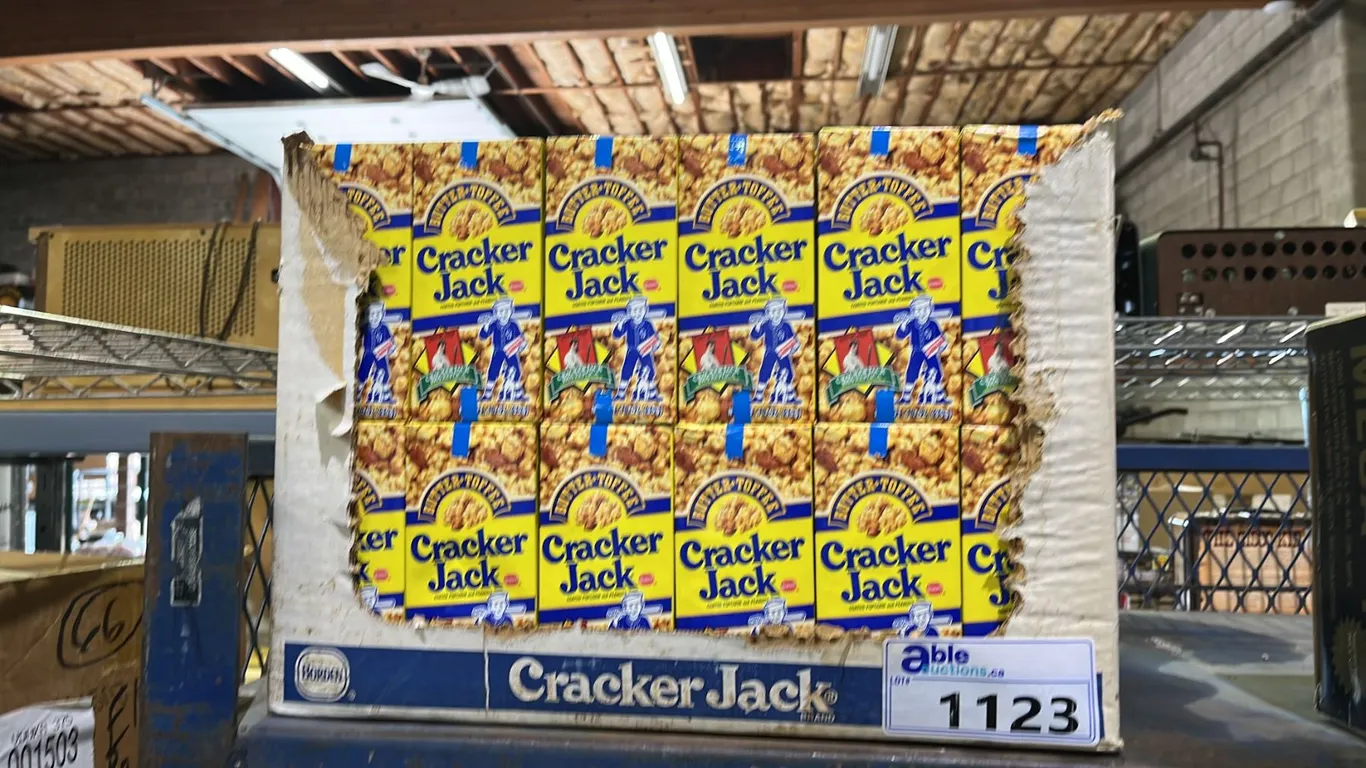 VINTAGE BOX OF BORDEN CRACKER JACK BUTTER TOFFEE