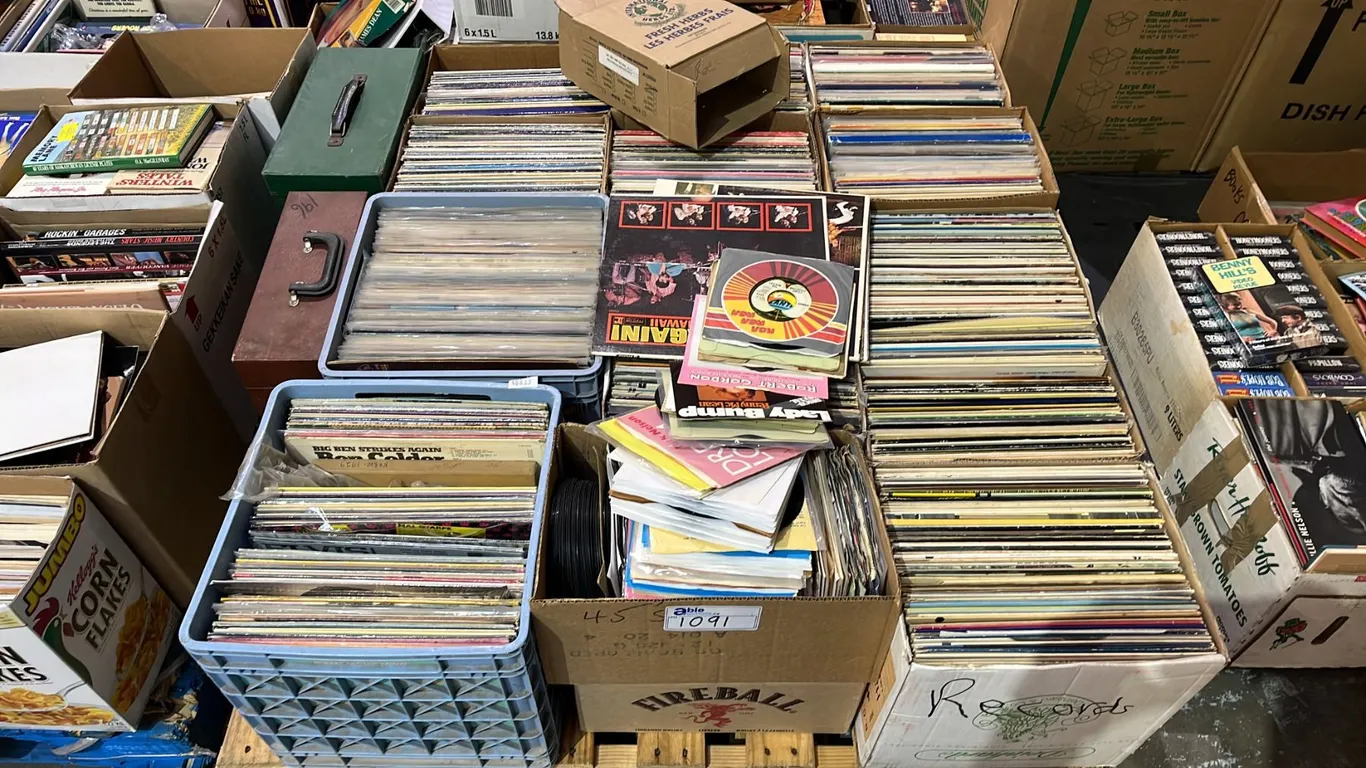 PALLET OF ASSORTED VINYL RECORDS
