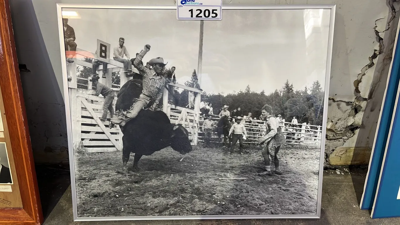 VINTAGE FRAMED BLACK & WHITE PHOTOGRAPHIC RODEO PRINT: APPROX. 24.5" X 20.5"