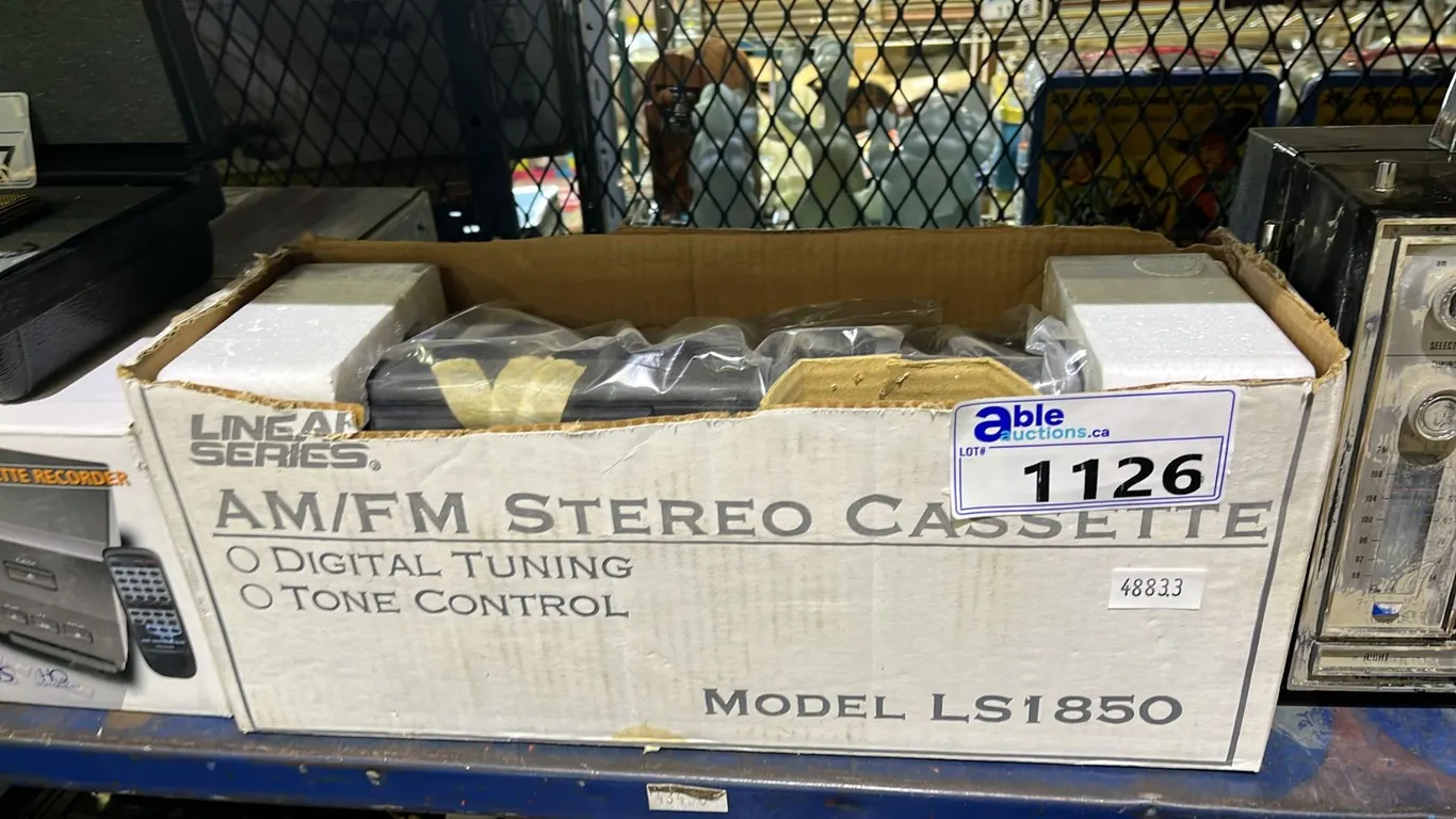 LINEAR SERIES AM/FM STEREO CASSETTE PLAYER