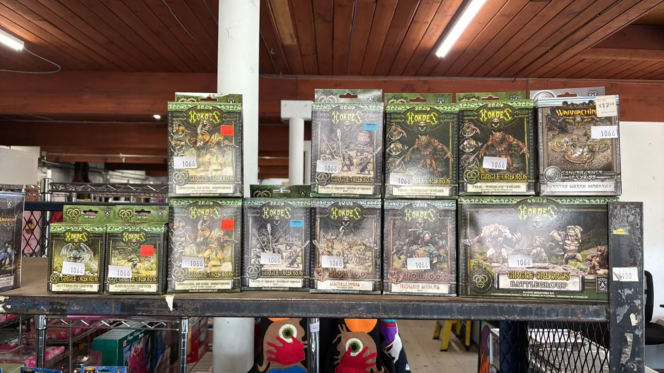 1 WARMACHINE COVERGENCE OF CYRISS MARKER SET & (11) ASSORTED HORDES PLASTIC MINIATURES KITS