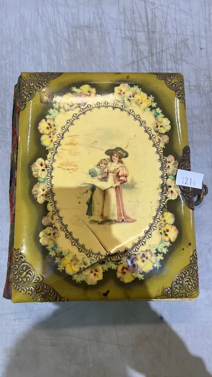 ANTIQUE VICTORIAN EMBOSSED-CELLUOID COVERED PHOTO ALBUM WITH PHOTOS: HAS SIDE LATCH