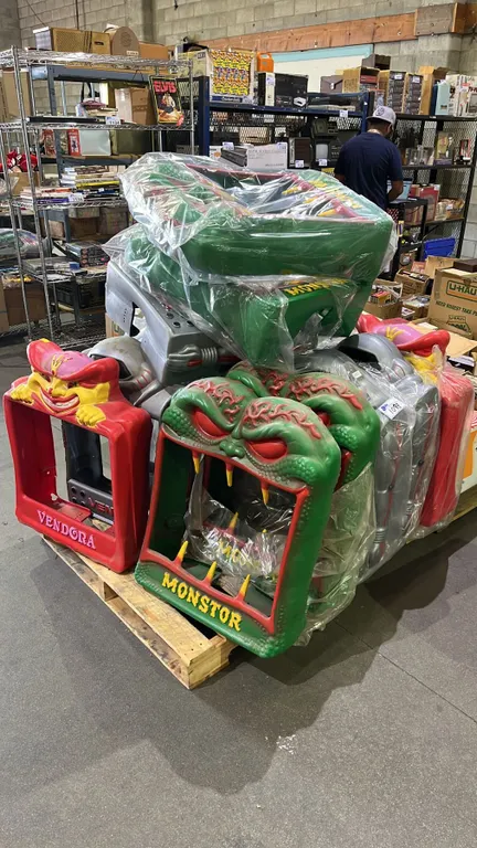 PALLET OF ASSORTED VENDING MACHINE COVERS