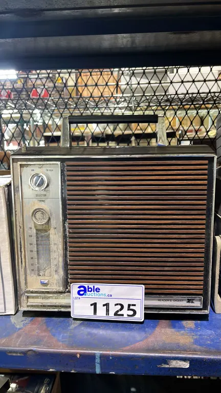 VINTAGE PORTABLE READER'S DIGEST AM/FM RADIO AND 8-INCH TRACK PLAYER
