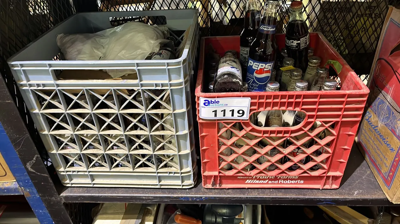 (2) CARTES OF GLASS PEPSI BOTTLES FEATURED ELVIS PRESLEY