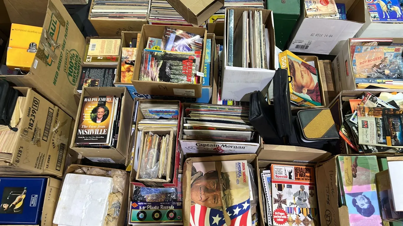 PALLET OF ASSORTED VINYL RECORDS, BOOKS, CDS AND DVD'S