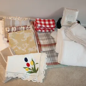 Table Linens & Textiles