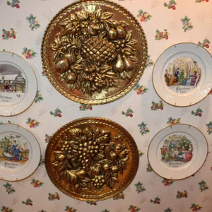 Christmas Plates & Wall Décor