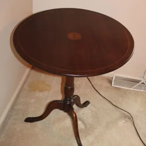 Queen Anne Pedestal Table