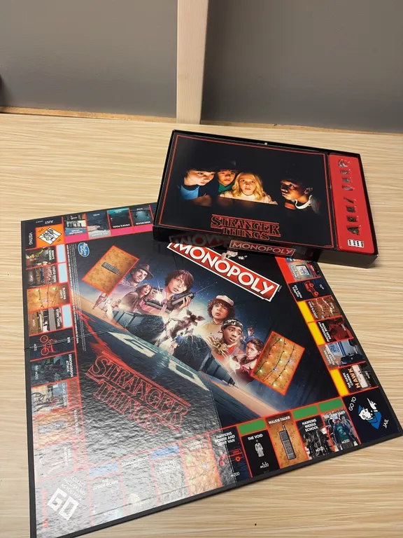 Monopoly Stranger Things No Top Cover