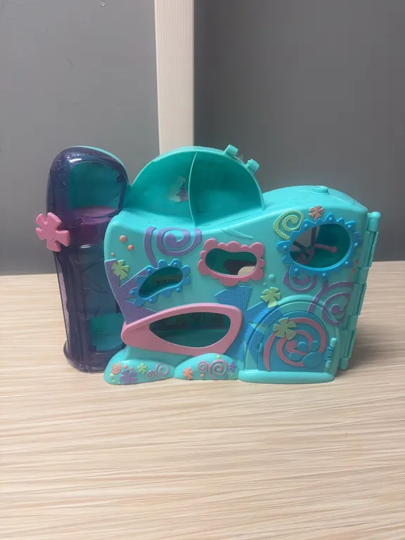 Littlest Pet Shop Exclusive Playful Paws Pet Daycare