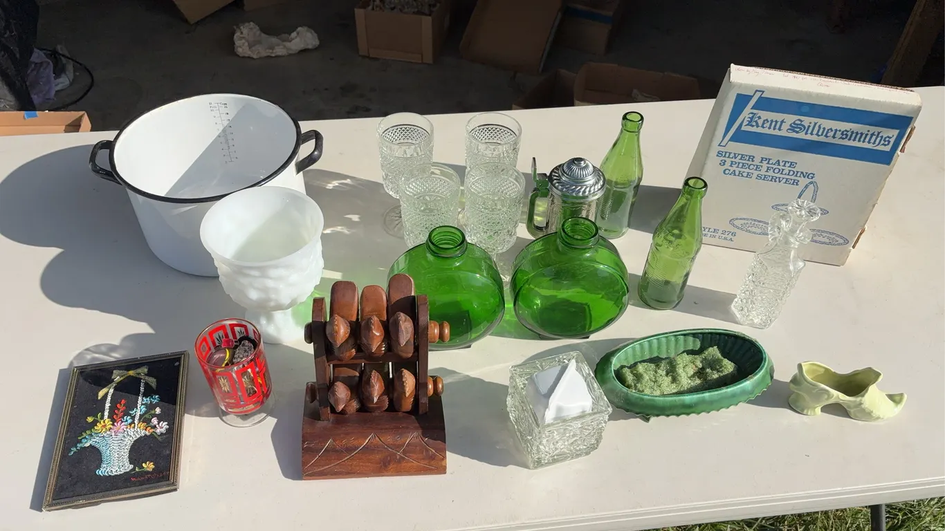 Miscellaneous Glassware Lot