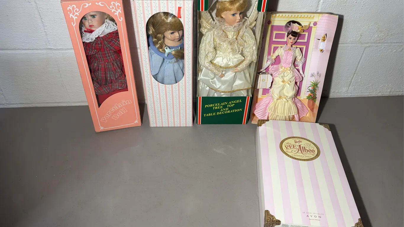 4 Dolls NIB