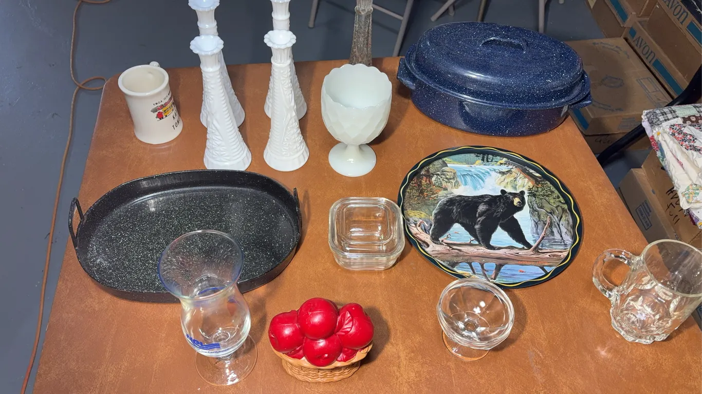 Box of Miscellaneous Glassware