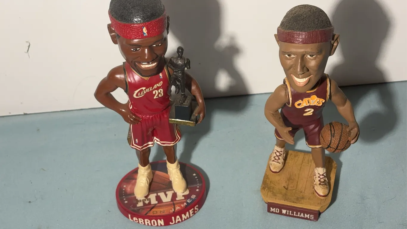 LeBron James Bobble Head +1