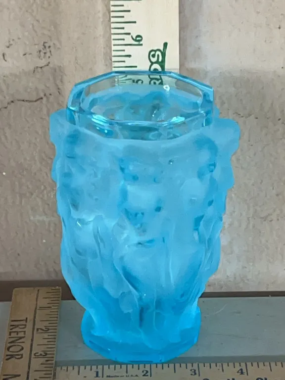 Signed F.H. 725/2500 Frantisek Halama Aqua Stain Glass Nude Ladies Vase "Maidens After Bath" 5.5" Ta