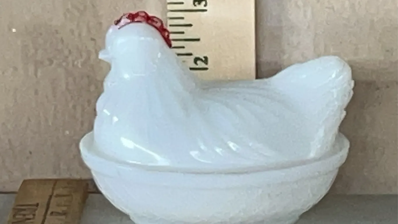 Vintage Milk Glass Hen On Nest, Believe To Be Hazel Atlas 4.5"X3.25"X3.5"