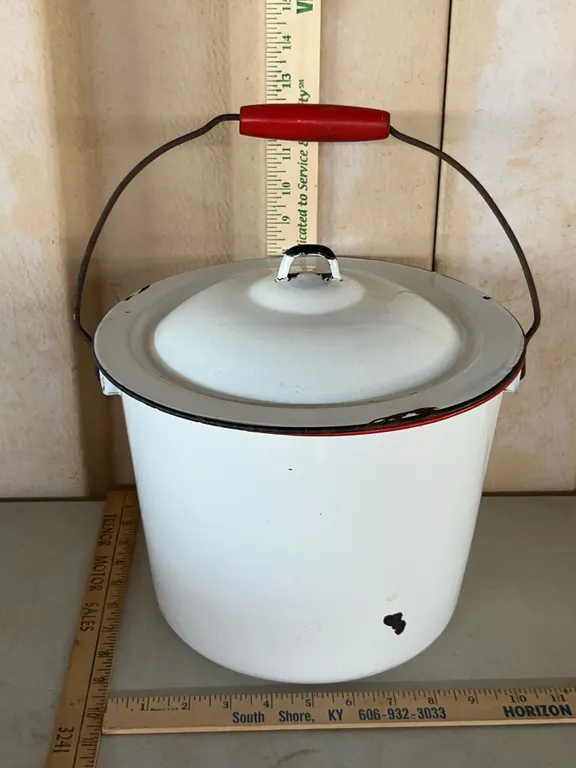 Vintage Enamel Bucket/Chamber Pot 10.5"X8" W/Lid