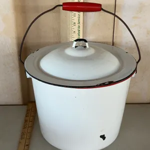 Vintage Enamel Bucket/Chamber Pot 10.5"X8" W/Lid