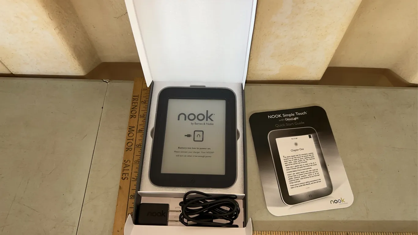 Nook Simple Touch W/Glow Light By Barnes & Noble W/Box & Charger Cord