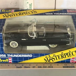 1990 Revell 1956 Thunderbird 1:18 Scale Masterpieces Car