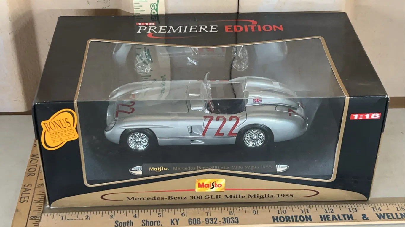 Maisto 1955 Mercedes-Benz 300 SLR Mille Miglia 1:18 Scale Diecast Car Premiere Edition