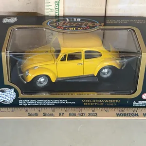 Road Tough 1967 Volkswagen Beetle 1:18 Scale Diecast Metal Car (Some Plastic Parts)