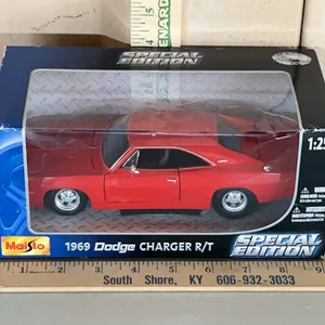 2005 Maisto 1969 Dodge Charger R/T Special Edition 1:25 Scale Diecast Car