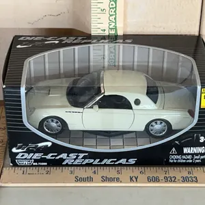 Motor Max 2002 Ford Thunderbird Hard Top 1:24 Scale Diecast Car