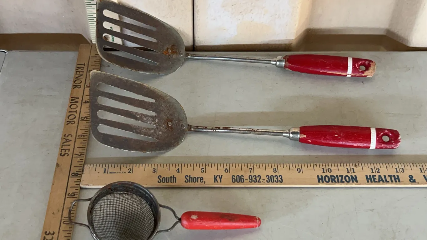 Vintage Red Wood Handle Spatulas & Small Sifter