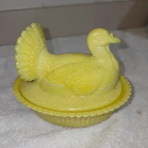 Vintage canary glass turkey, on nest covered dish