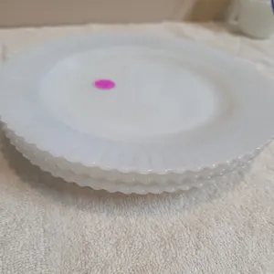 6 Vintage white oapaline glass dinner  plate in the petalwear pattern. Macbeth evans in the Monax fi