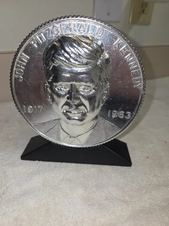 Vintage John f. Kennedy memorial coin bank from the 1960-70s