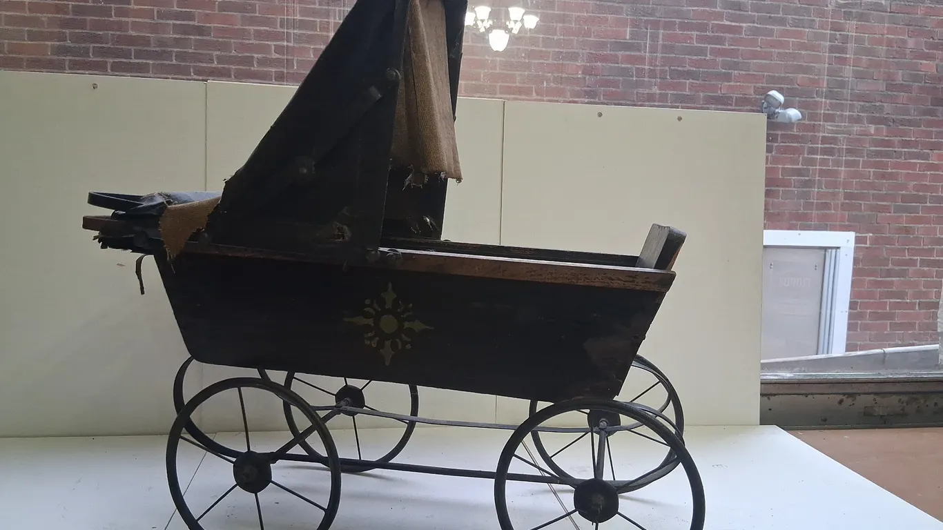 Antique Babydoll Carriage