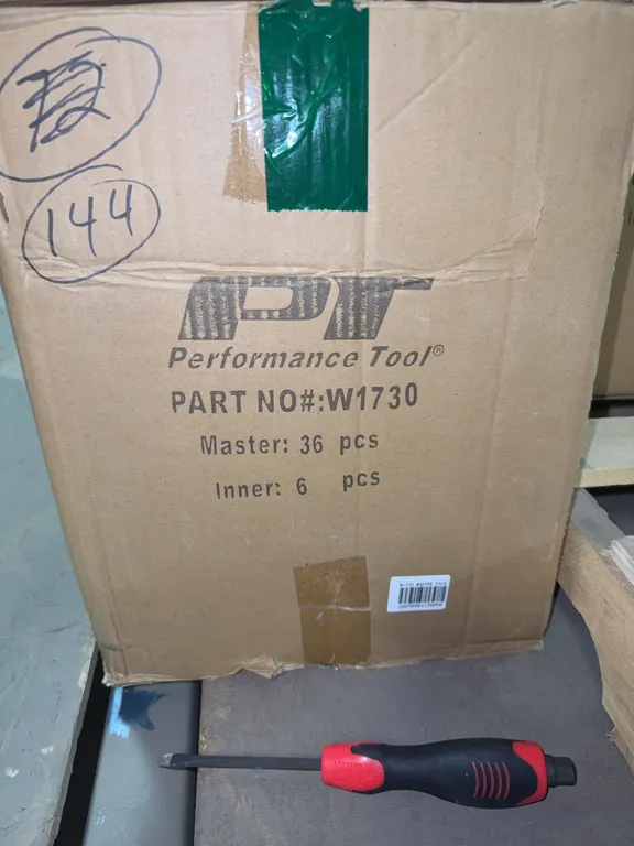Box of Flat head screw drivers 36 per box