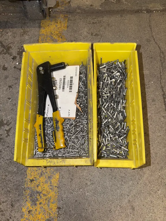 Pop rivet gun and rivets 