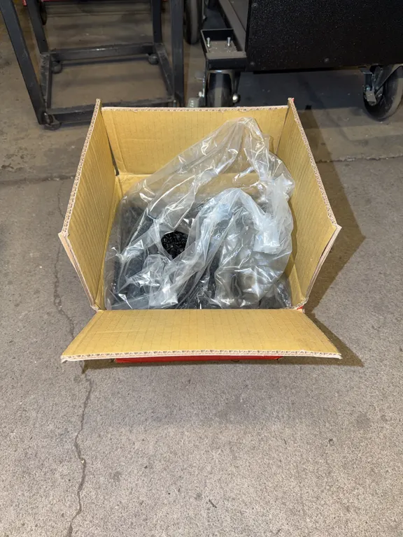 Like new box of dagger 8 x 1/2 self drill screws