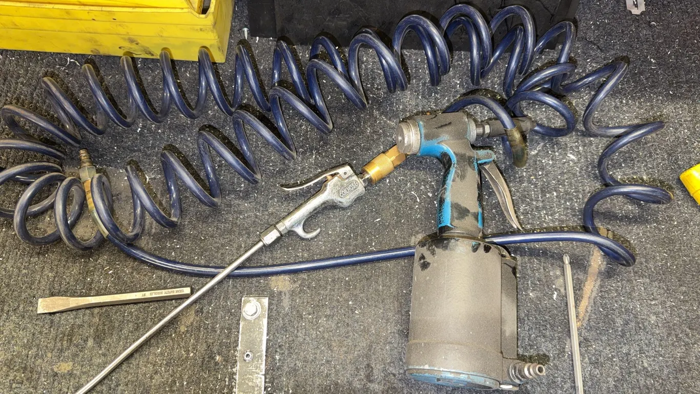 Air Rivets Gun and Air Nozzle