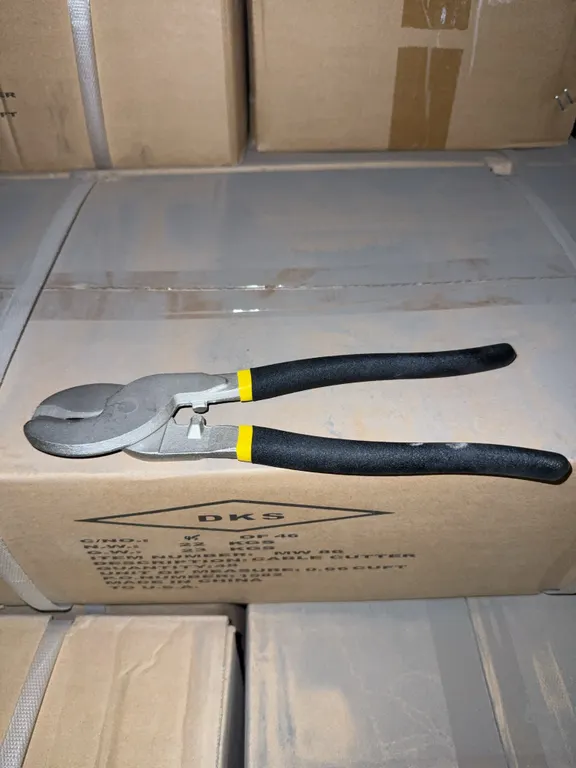New in Box cable cutters/pruners 48 per box