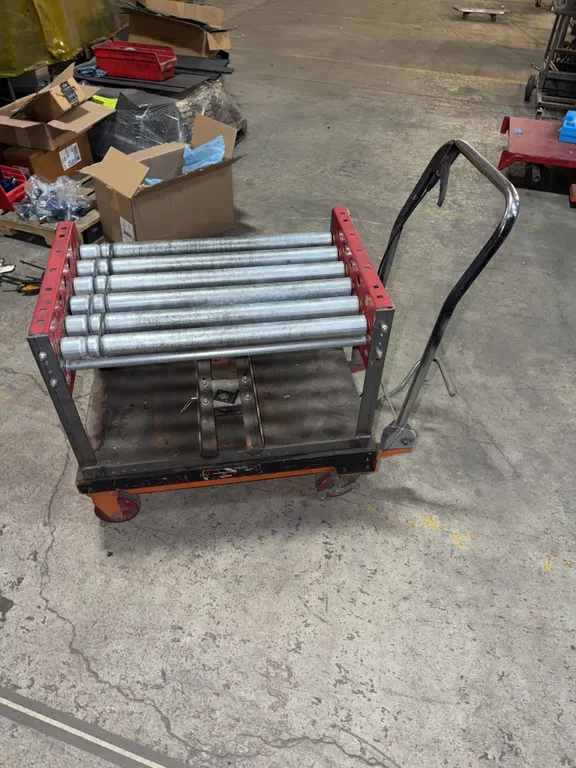 Hydraulic lift cart with electric steel roller