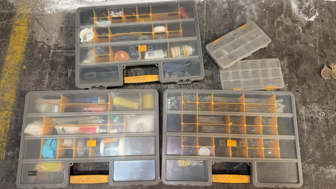 Hardware in carrying boxes