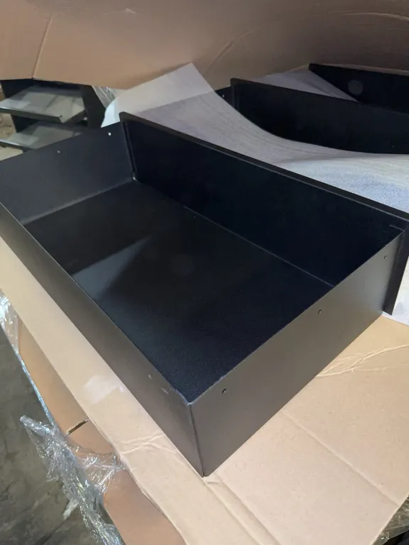 Pilot of metal drawers