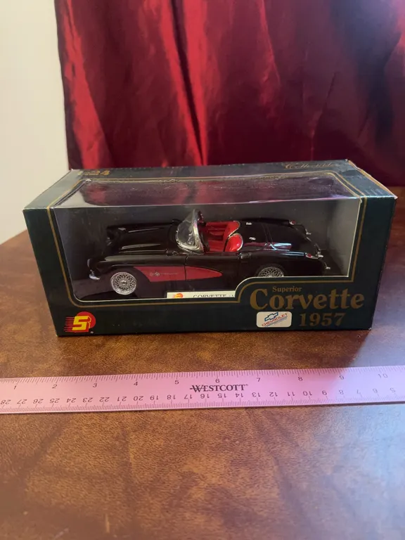 Superior Corvette 1957 1/24 Red & Black