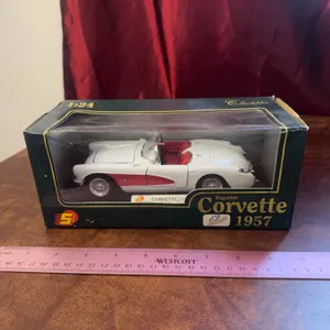 Superior Corvette 1957 1/24 white & red