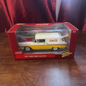 Coca-Cola 1957 Ford Panel Delivery Johnny Lighting 1/24