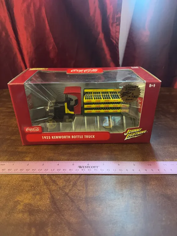 Coca-Cola 1925 Kenworth Bottle Truck Johnny Lightning