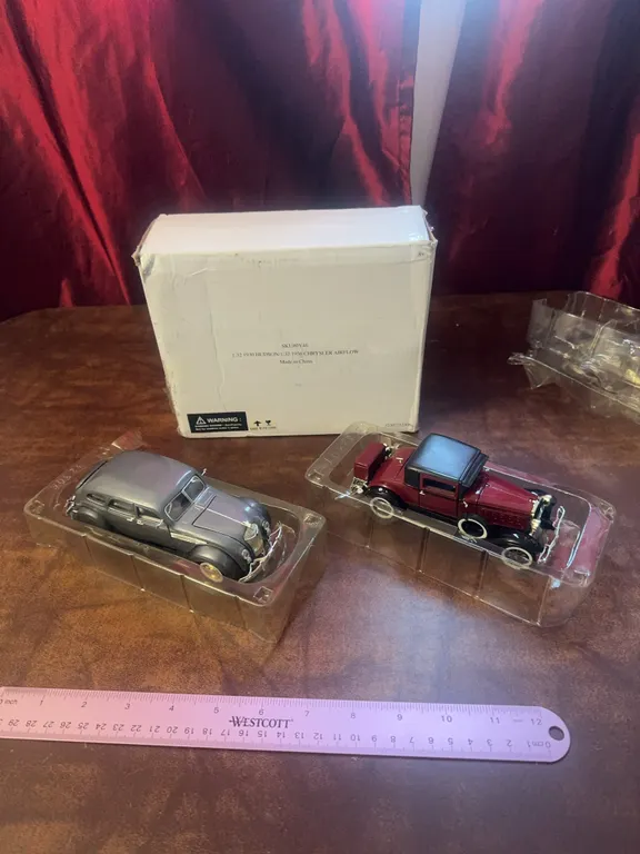 1/32 1930 Hudson & 1936 Chrysler Airflow