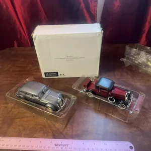 1/32 1930 Hudson & 1936 Chrysler Airflow
